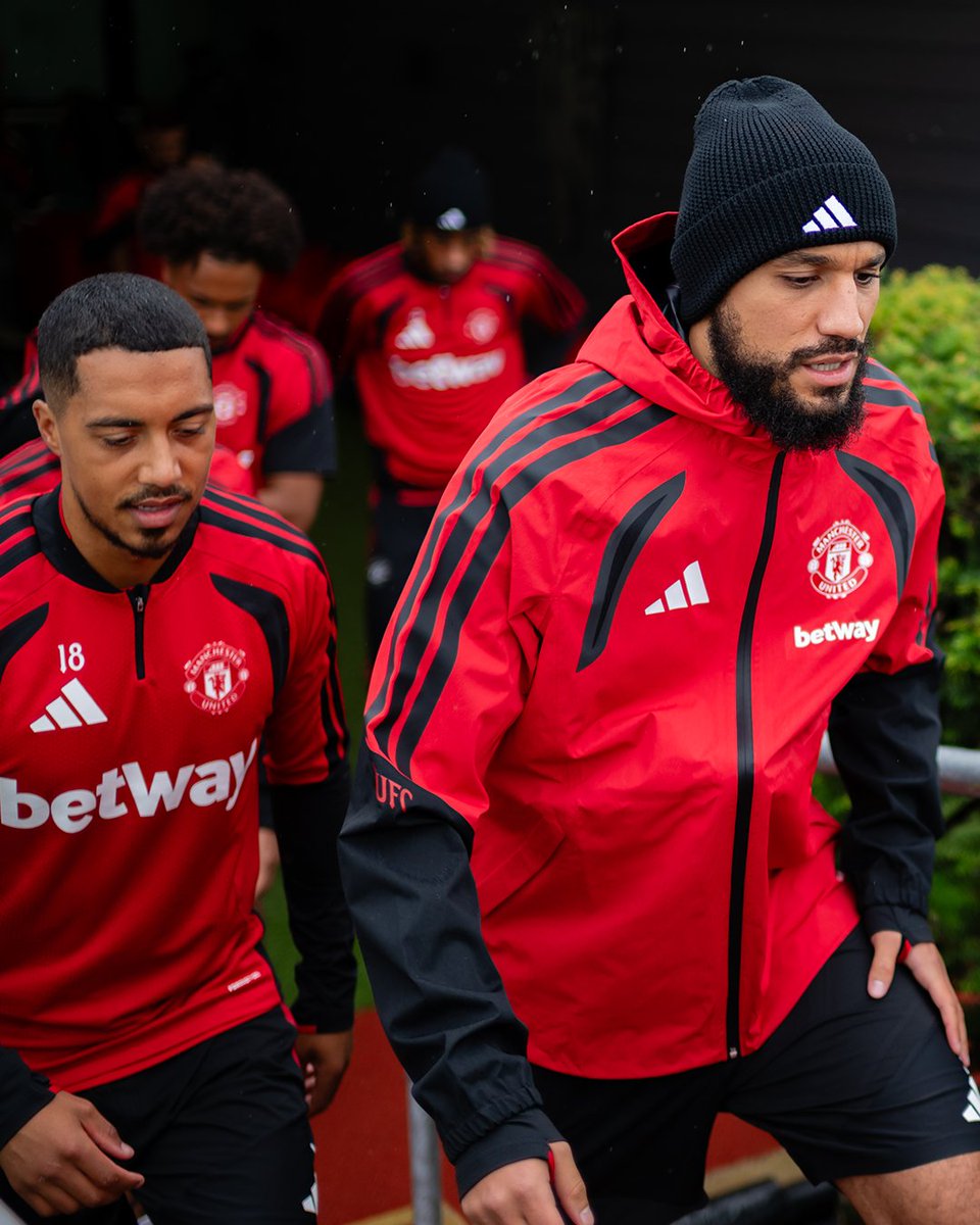 ManUtd's tweet photo. Let's go, lads! 🔴⚫️