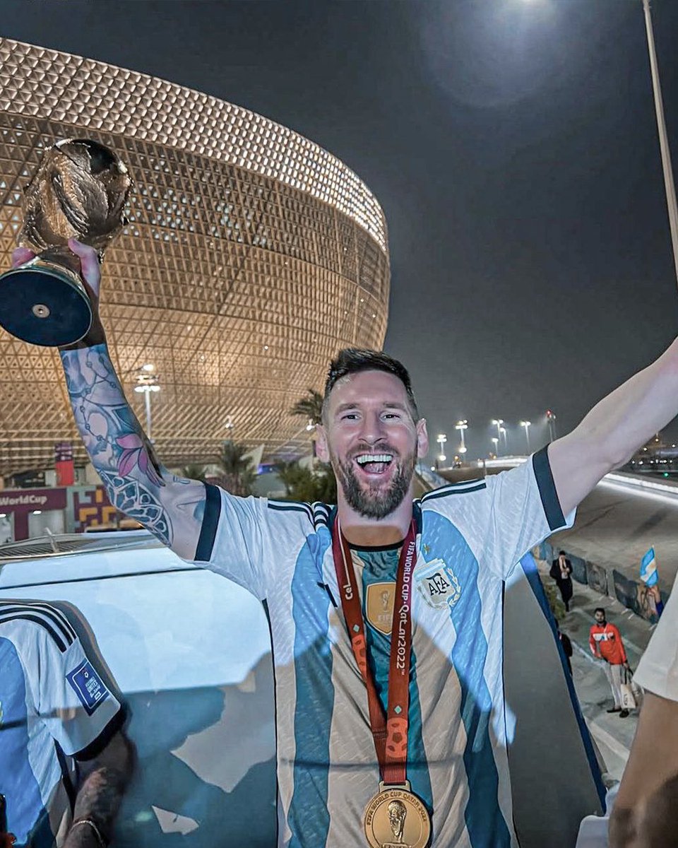 soundez_'s tweet photo. Argentina to honour Messi 🇦🇷  
Every game across AFA competitions next matchday will pause in the 10th minute for 1 minute of applause to recognize Lionel Messi’s career with the national team.  
A fitting tribute 👏🐐 #Messi #AFA https://t.co/h4RGxThIxD
