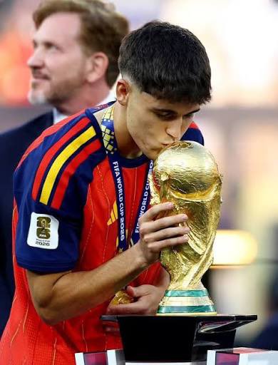 0panaa_1's tweet photo. La Fabrica product      La Masia product https://t.co/cGBdKorz6h
