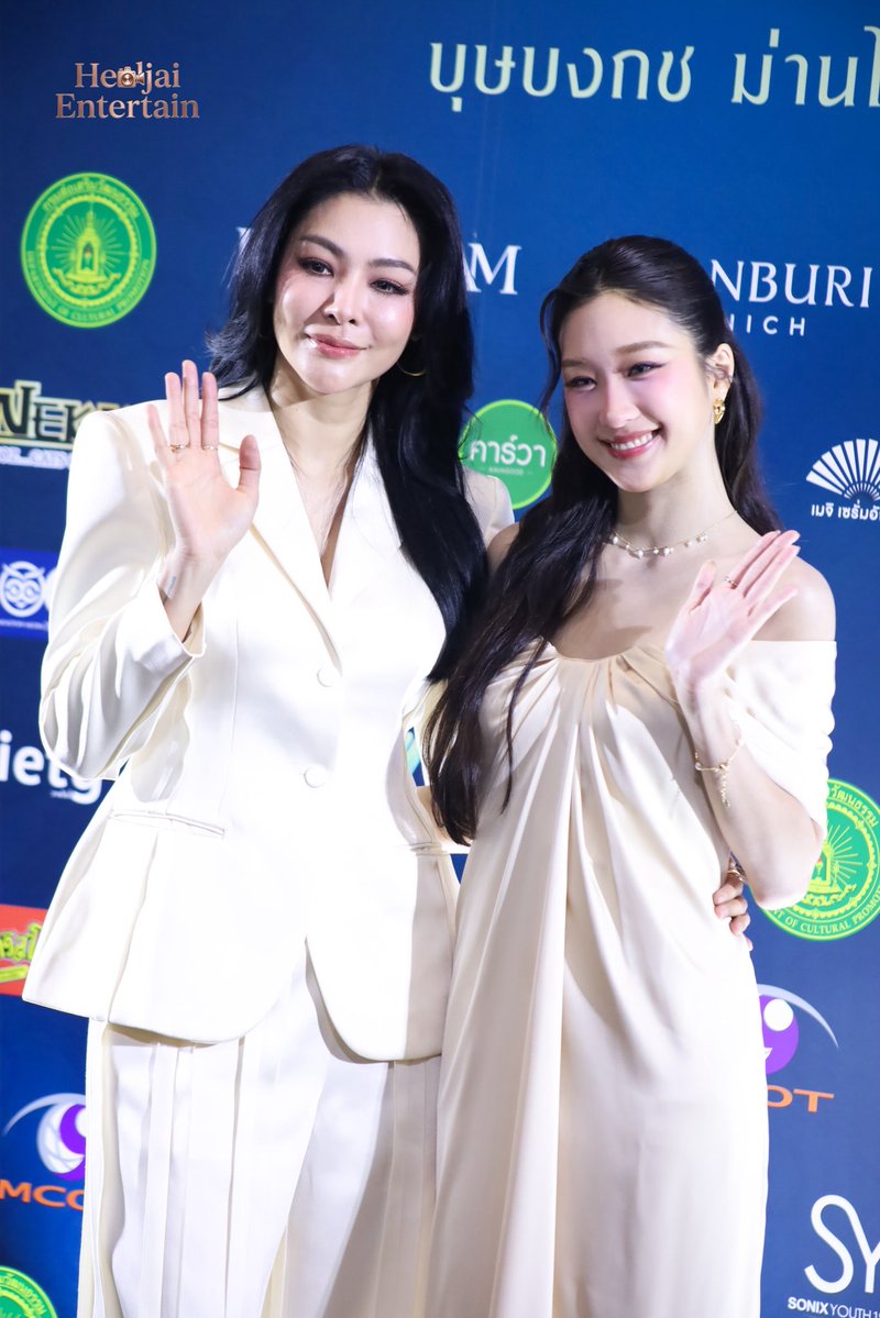 HealJaiEnt's tweet photo. "ฝ้าย - อะตอม" ร่วมเดิน Y CARPET งาน "Y Entertain Awards 2026"✨

FAYEATOM Y ENT AWARDS 2026
#YentertainAwards2026xFayeAtom

#FayeAtom #FayePeraya #AtomPariya
#YentertainAwards2026 https://t.co/H9KX8v0LbD