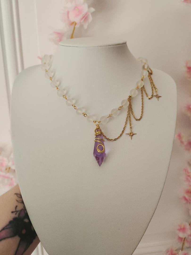 Wicked_Fox_VT's tweet photo. ✨️ Collier réalisé pour @Mellumine 

Je suis si heureuse d'avoir pu lui faire ce bijou, j'y ai mis tout mon petit coeur 💜 https://t.co/osT2SPFddF