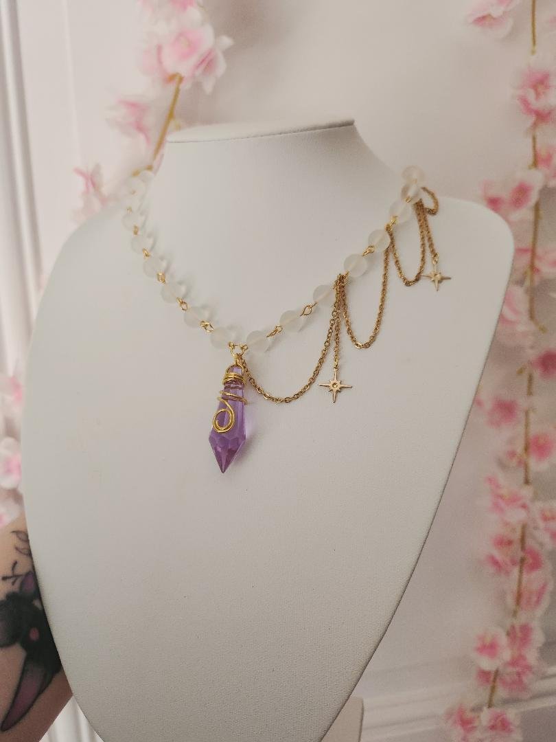 Wicked_Fox_VT's tweet photo. ✨️ Collier réalisé pour @Mellumine 

Je suis si heureuse d'avoir pu lui faire ce bijou, j'y ai mis tout mon petit coeur 💜 https://t.co/osT2SPFddF