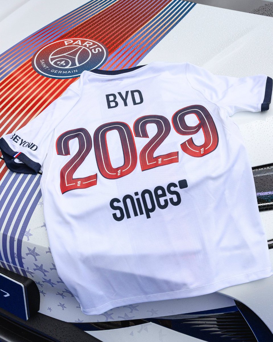 BYD_KSA's tweet photo. A new milestone with PSG, PSG feminines 🔴🔵  

Every player in the Paris Saint-Germain women's team now has a BYD. At a special event at the PSG Campus, Executive Vice-President Stella Li presented the keys, in the company of PSG CEO Victoriano Melero, with players from the men's team joining to meet the cars for the first time.  

Behind it is the three-year partnership announced in July, spanning global campaigns, exclusive content, fan experiences, and BYD and DENZA vehicles supporting the club day to day.  

A proud step for BYD and Paris Saint-Germain, powered by innovation and performance.  

#BYD #DENZA #PSG #BYDxPSG  

 إنجاز جديد يجمع BYD  وباريس سان جيرمان، الفريق الأول وفريق السيدات

أصبحت كل لاعبة في فريق باريس سان جيرمان للسيدات تقود سيارة BYD

وخلال فعالية خاصة في مقر تدريبات النادي، قدّمت نائبة الرئيس التنفيذي لـBYD ستيلا لي، مفاتيح السيارات بحضور الرئيس التنفيذي لباريس سان جيرمان، فيكتوريانو ميليرو وبمشاركة عدد من لاعبي الفريق الأول للرجال الذين حضروا للتعرّف على السيارات عن قرب للمرة الأولى  

ويأتي ذلك ضمن الشراكة الممتدة لثلاث سنوات، والتي أُعلن عنها في يوليو، وتشمل حملات عالمية، ومحتوى حصري، وتجارب مميزة للجماهير، إلى جانب سيارات BYD و DENZA 
التي تساند النادي في مختلف احتياجاته اليومية  
BYD خطوة نفخر بها في مسيرة
وباريس سان جيرمان، تجمع بين الابتكار والأداء
