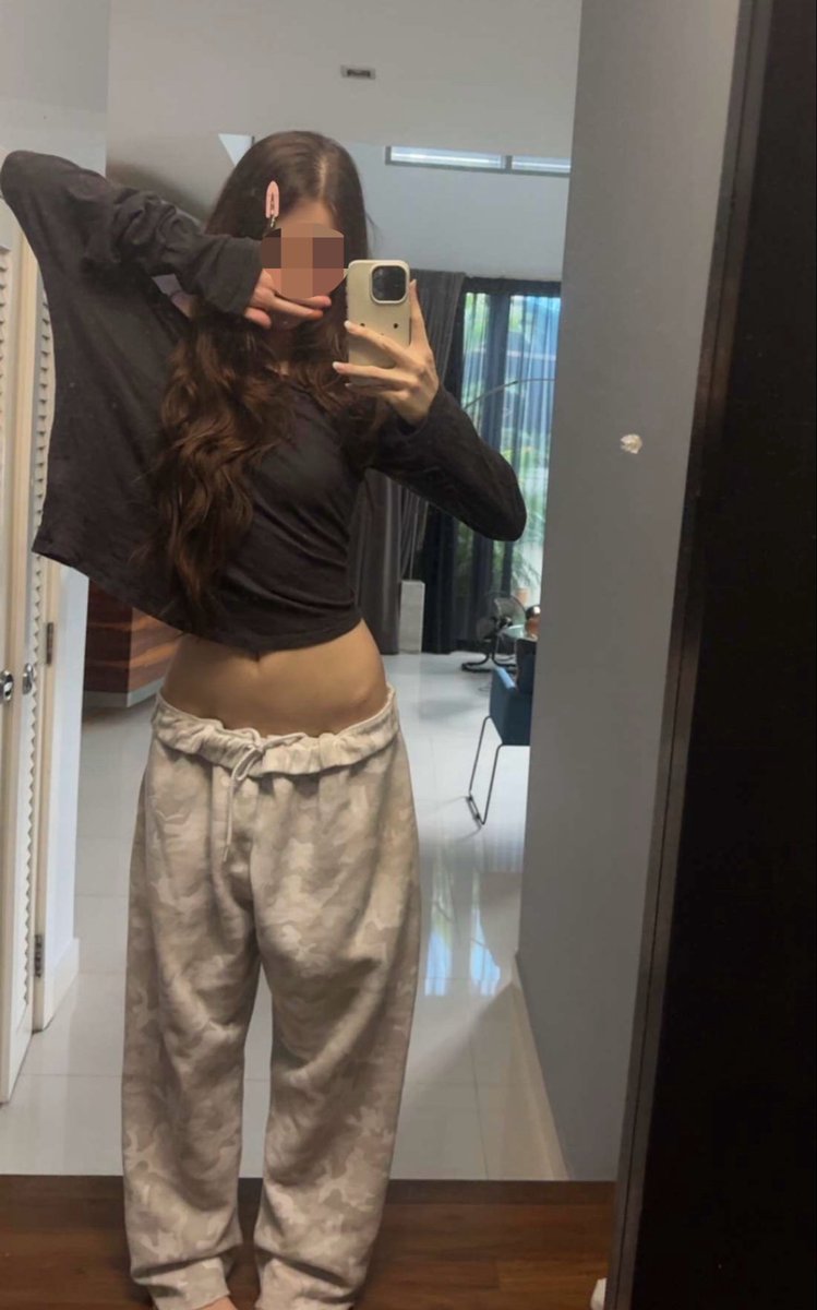 ltrlbambi's tweet photo. drank 2l of coke zero today (ᵕ—ᴗ—) https://t.co/IEbIAjC4PU