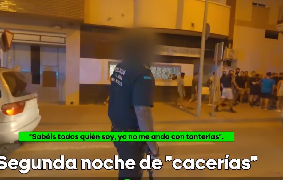 PorkMakinetis's tweet photo. Además tenéis toda la permisividad del Estado para ejercer violencia en las calles. El PSOE os brinda amparo policial en los pogromos de Torre Pacheco y Ceuta y permite que patrullas con aspiraciones paramilitares campen por Sevilla o Valencia. https://t.co/KHSJp6S7eQ