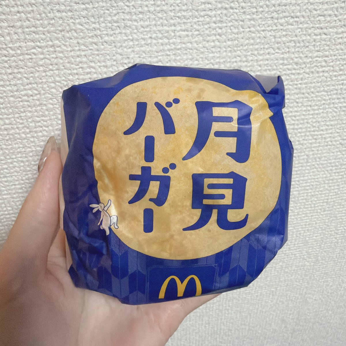 888City's tweet photo. 月見バーガー、マックシェイクGET🥰
マックシェイク美味しすぎる🥺

今日はチートDAYということで
月見堪能します😭💕
#月見バーガー #月見マックシェイク https://t.co/QkIFHnCHkP