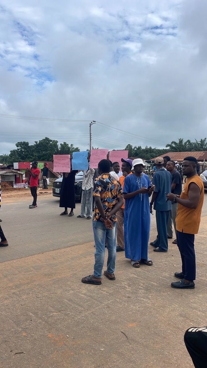 YiP66Yh56gk5GlX's tweet photo. #wewanttogobacktoclass #enoughisenough #bringbackourlecturers
We are tired of the silence 
We are tired of staying at home without being productive 
We are tired of the empty classrooms 
@iambabtee @MobilePunch @vanguardngrnews @OndoStateOnline @LuckyAiyedatiwa @officialABAT https://t.co/wA3HCfAygp