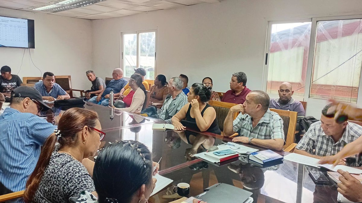 yoinel_o's tweet photo. Un encuentro muy fructífero entre las Autoridades de la Provincia y la EPIIA en Granma lleno de ideas, retos y enseñanzas con un unico propósito "incrementar nuestras producciones" en un nuevo ecenario donde la gestión empresarial es el eje principal en conjunto con las NFG. https://t.co/XI2dedPSpv