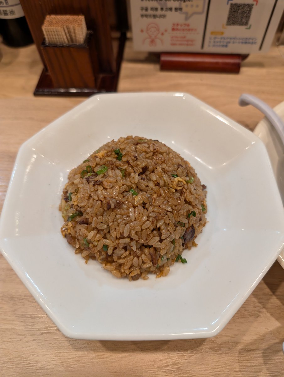 seven_bear's tweet photo. 博多中華そば 幸ノ助 住吉本店で晩飯
ミニミニセット😋
焼き飯が美味い！ https://t.co/MZ8o9LjNpS
