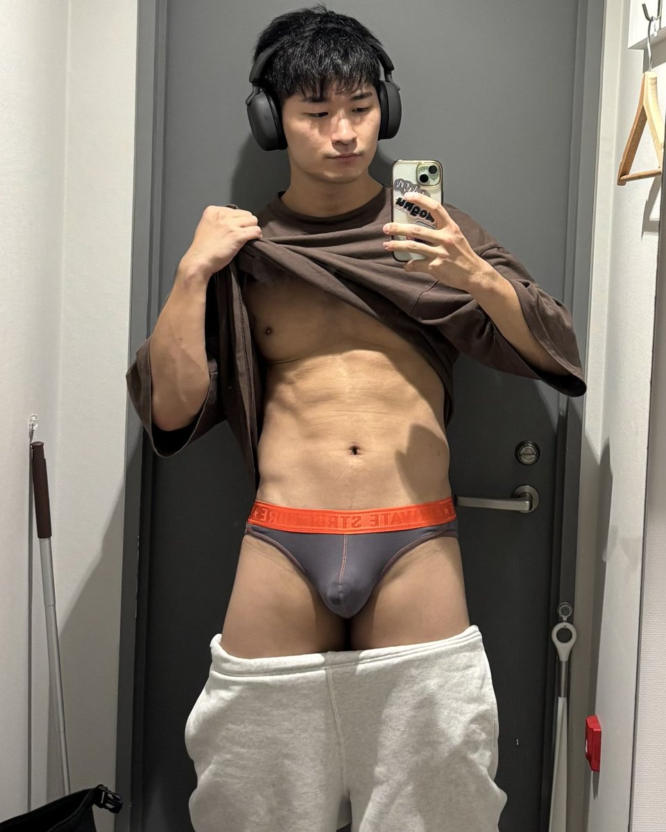 Khrononaut25h's tweet photo. PRIVATE STRUCTURE @HubbyLaki さんの【NIGHT DRIFTER】ローライズブリーフ🩲

カットが深めの美シルエットです😄

#privatestructure #privatestructureunderwear #mensunderwear #mensbrief #pr https://t.co/yKBU948Bol
