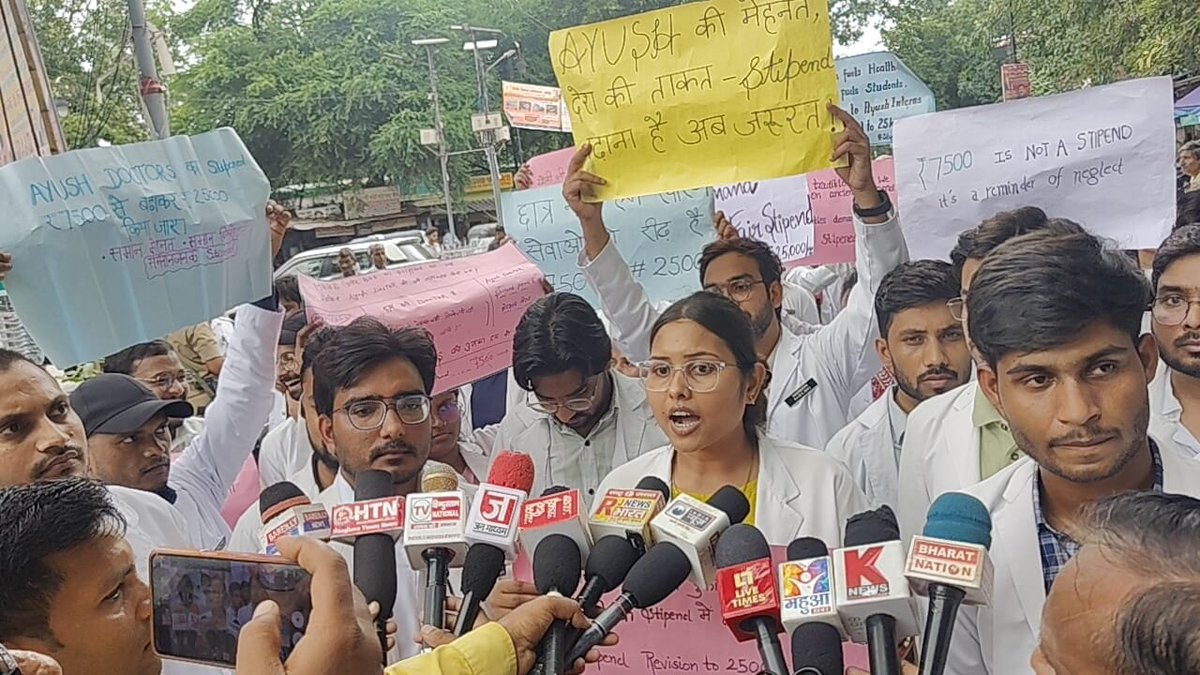 ManojKu07772208's tweet photo. “सम्मान वही, जो मेहनत के साथ मिले — AYUSH Interns को ₹25,000 stipend मिले!” ✊
@ayushupdept
@dayalugurubjp @SureshKKhanna @CMOfficeUP
@upayushdept @moayush
#25kforAYUSH #hikeAYUSHstipend #AYUSHInternsUP https://t.co/Oo4SEMExuQ