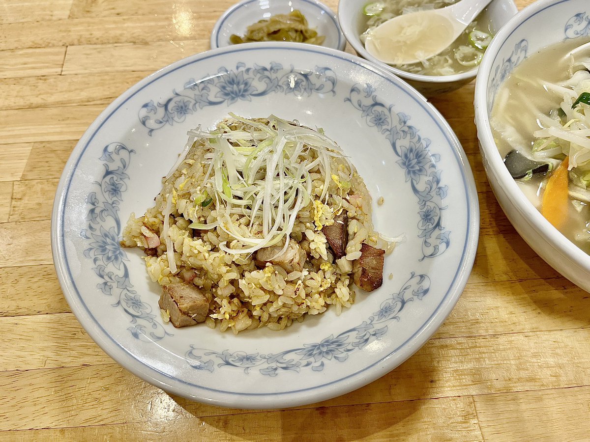 masudakaoru_'s tweet photo. ぎょうざの満洲のニューシット“チャーシューゴロゴロチャーハン” なんも考えずスープ代わりにタンメンを注文したらスープがついてきてダブル汁物になってしまった　気をつけろ https://t.co/sFtehk2vvS