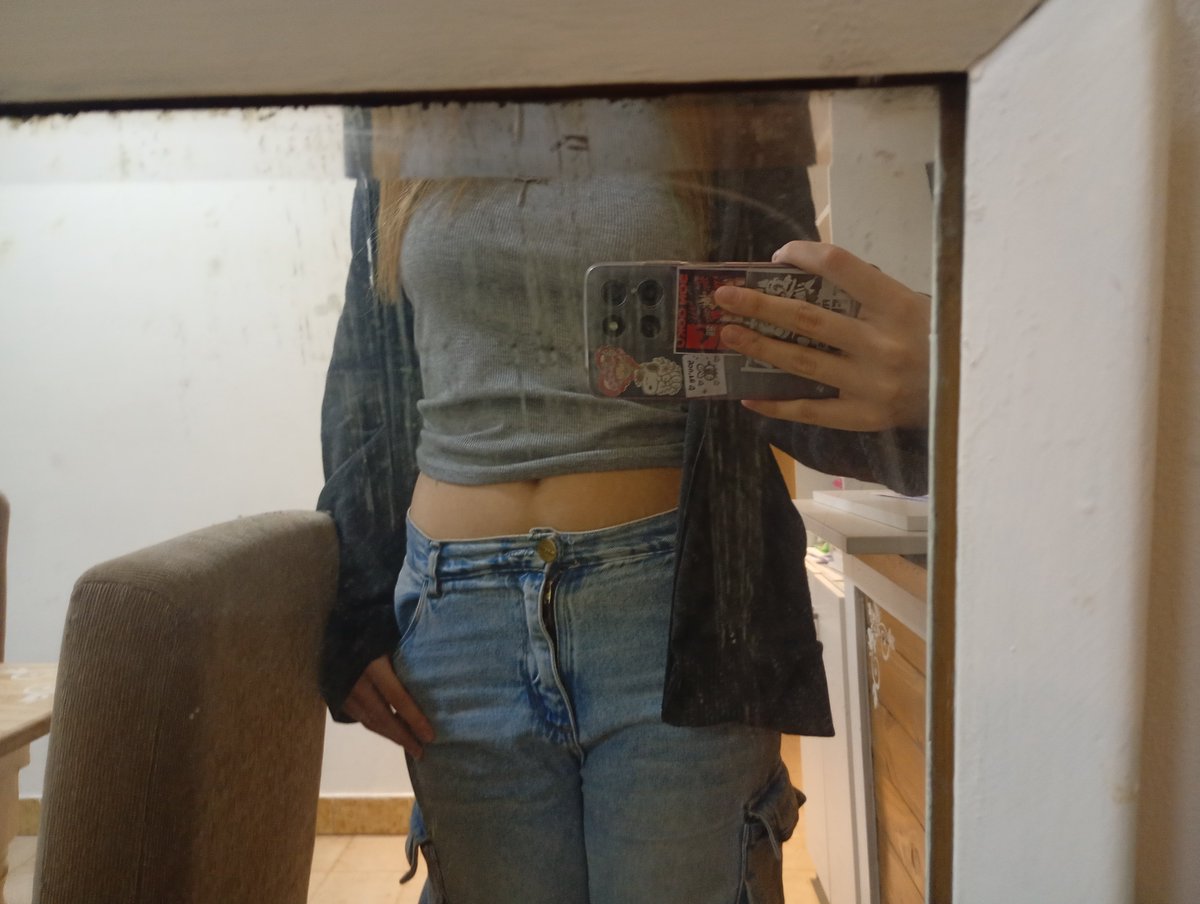 _fantaisiste's tweet photo. bodycheck(?) before school! (ended up using another jacket) https://t.co/8yupUBlEcH