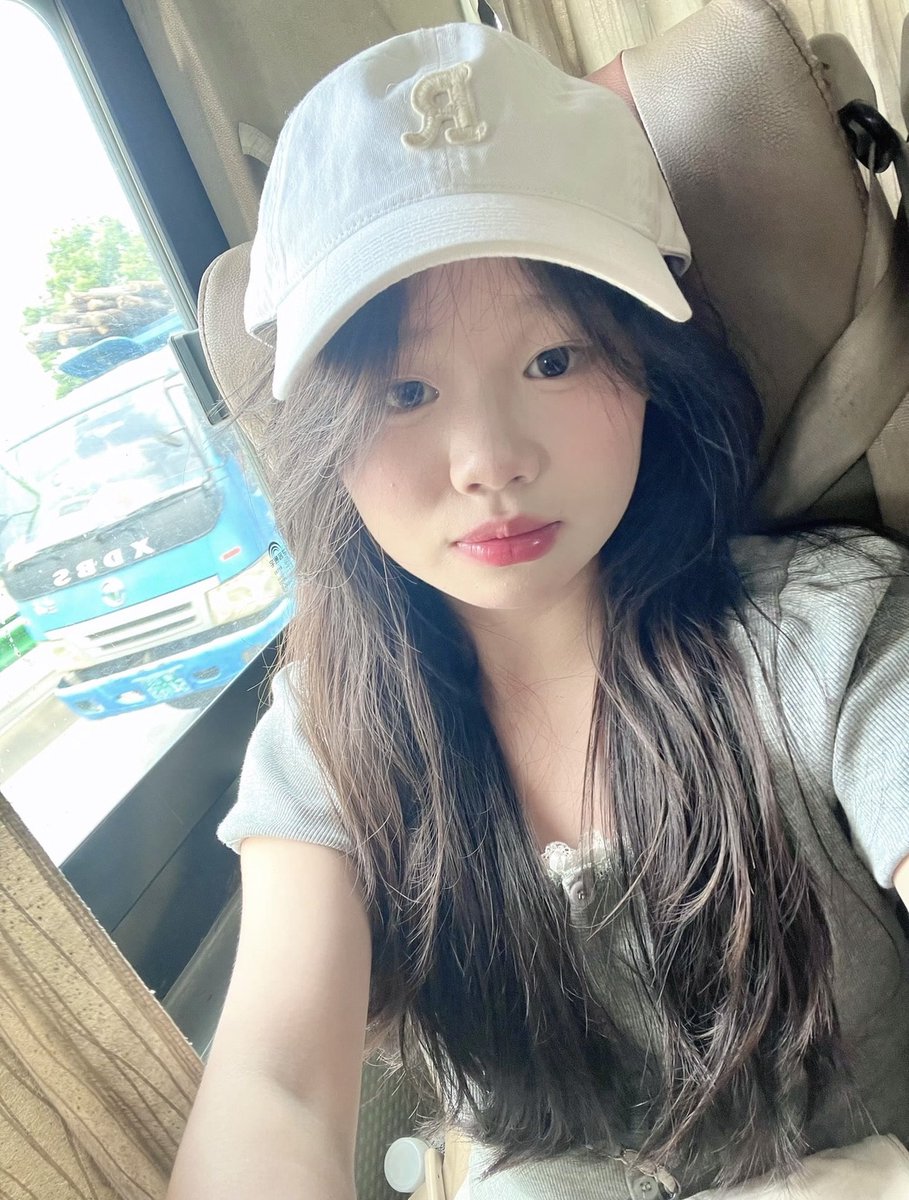 zgc0716's tweet photo. 曝光绿帽上供
骚母狗女友黄家琦18岁
是个按摩小妹，想用她的骚脚��我的几把按摩 https://t.co/NxIi9cHzee