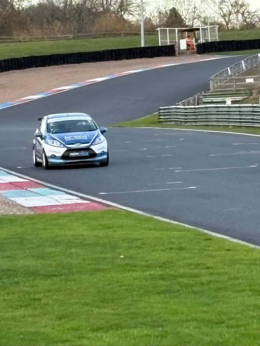 GordonWalk59's tweet photo. ARDS test completed! Today I went to Mallory Park Circuit to complete my ARDS test. It was a fantastic day, and everyone at The Motorsports School was very friendly and welcoming. Now it’s time to get on track for 2026! https://t.co/NTCYxqhfkq