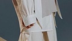 pinkycherieshh's tweet photo. He’s beautiful in every era, but I still miss long haired Renjun😭ྀི😭ྀི😭ྀི But............. Look at his hands xixixixi it's so adorable seeing Renjun's hands swallowed up by his sleeves😭ྀི😭ྀི😭ྀི🤏 https://t.co/pkJDeeGGMb