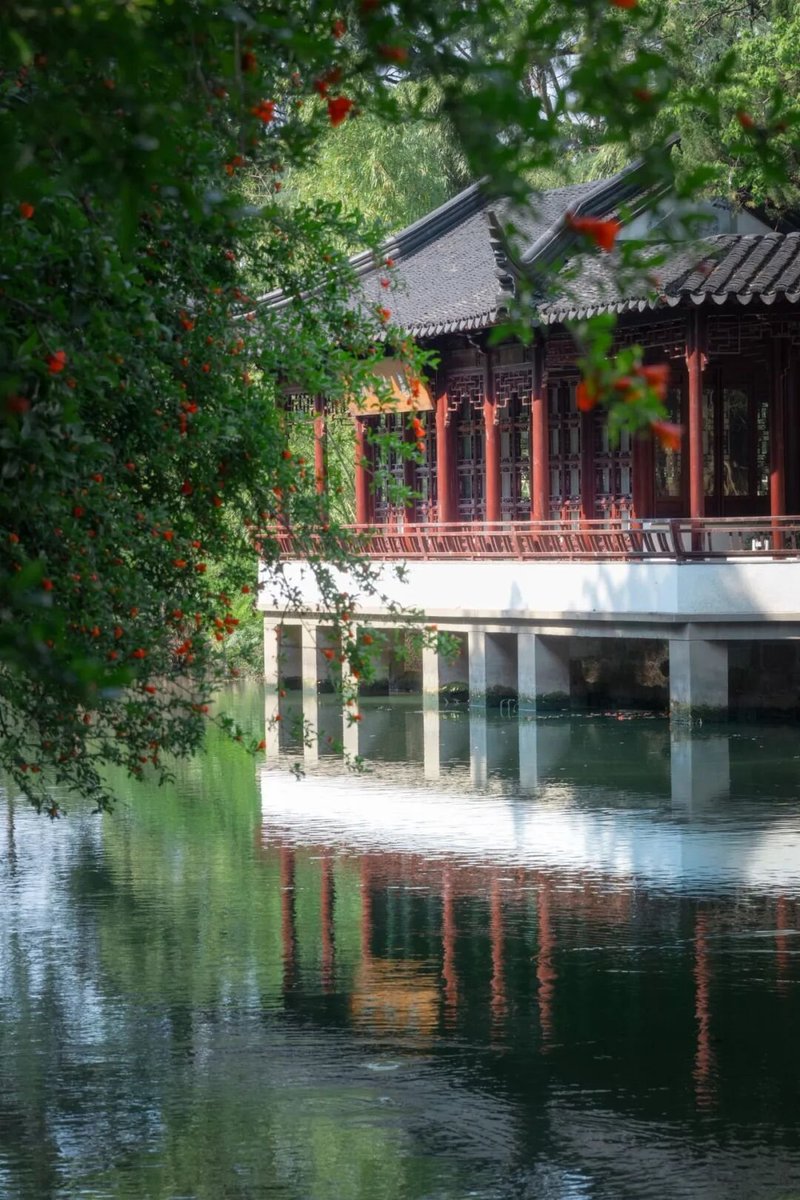 ttkzff's tweet photo. 把“江南水乡”装进“苏州园林”，大概就是苏州大学的样子。 https://t.co/hEa1BeJWJK