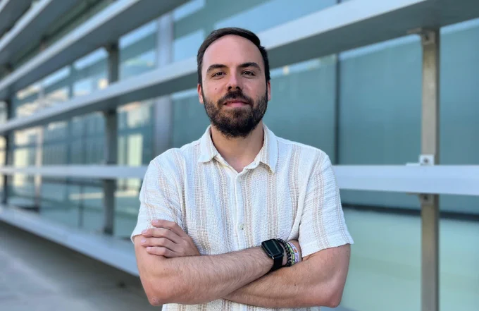 Antoni Beltran, en el Instituto de Biomedicina de Valencia. / Dani Zafra (IBV-CSIC)