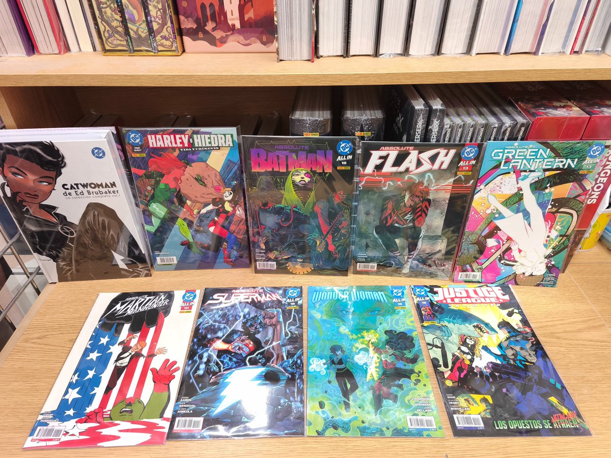 La_Orda's tweet photo. Novedades de cómic americano y europeo a la venta en La Orda 🙂
#comics #novelagrafica #tiendadecomics #tiendadecomicsdevalencia #laorda https://t.co/v2R69KxYmb