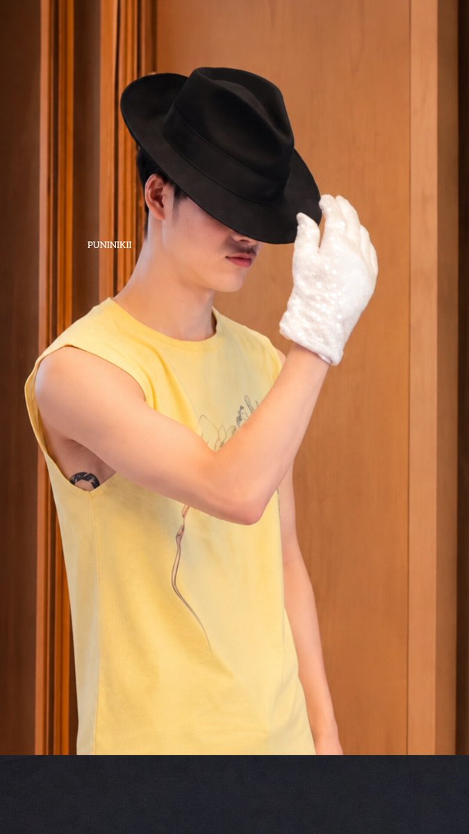 xxjysnxx's tweet photo. 섹시타투 섹시팔근육 공개하는데
입술은 왜 내밀어요 참나 https://t.co/sQtwa4lsbM