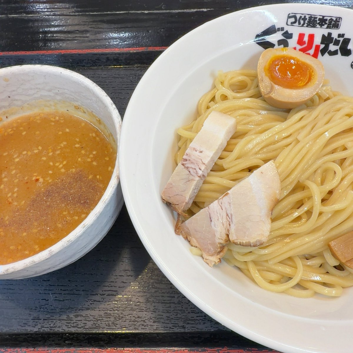 ogaken_men's tweet photo. つけ麺本舗 ぐうりんだい（福知山）

辛つけ麺  やや辛

昨日飲み過ぎたので今日は居酒屋はパス
それに雨も激しかったので近くのつけ麺屋へ
やや辛なのに結構辛かった…まだ辛さへの耐性はついてないみたいだ🤷‍♂️

#つけ麺 https://t.co/T0P0gEzYSR