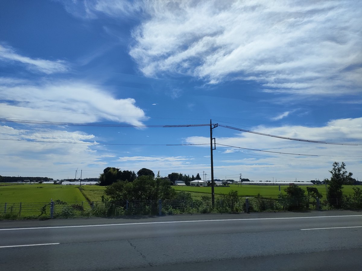 tetusora's tweet photo. 今回の旅景色編。曇りか雨と言われてたのに、初日は移動に合わせるかのように青空が追っかけてきて胸が高鳴った。 https://t.co/2E6VWQNr2L