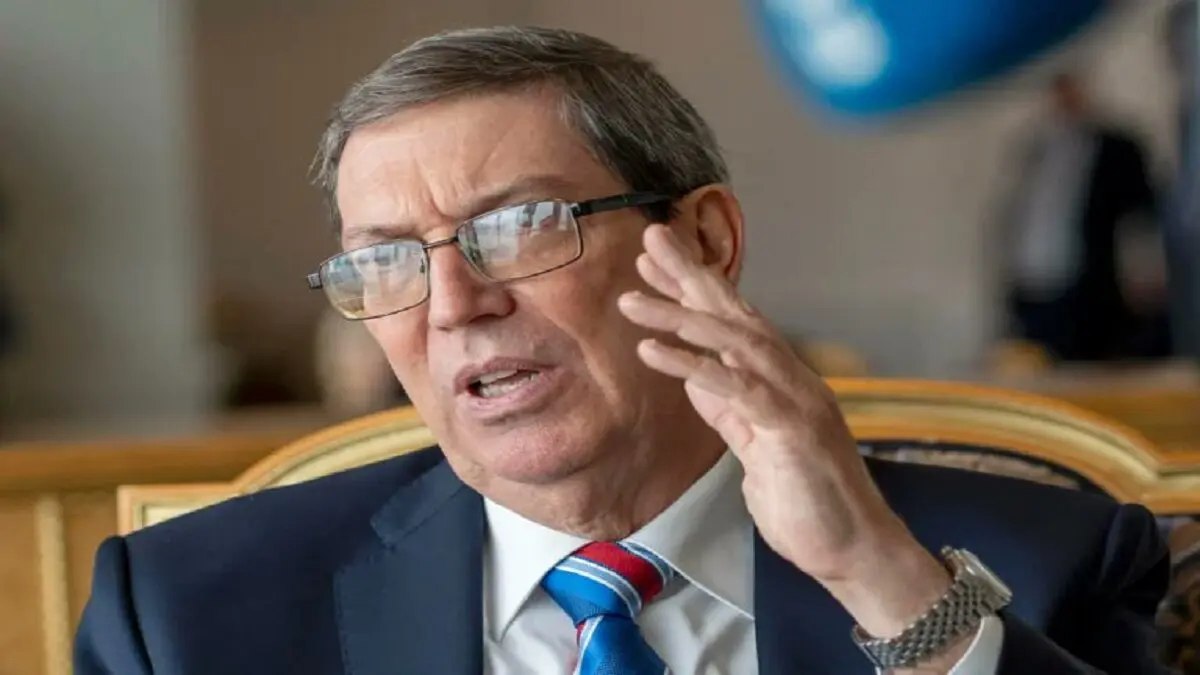 teleSURtv's tweet photo. El canciller cubano, Bruno Rodríguez, alertó que el cerco por parte de EE.UU. al suministro de combustible es equiparable a un bloqueo naval y que más de 7.000 contenedores con medicamentos quedaron varados en puertos de la región.

¿Qué opinas de esta escalada? 

https://t.co/UcO19BBmlr

#Cuba #Bloqueo #EEUU