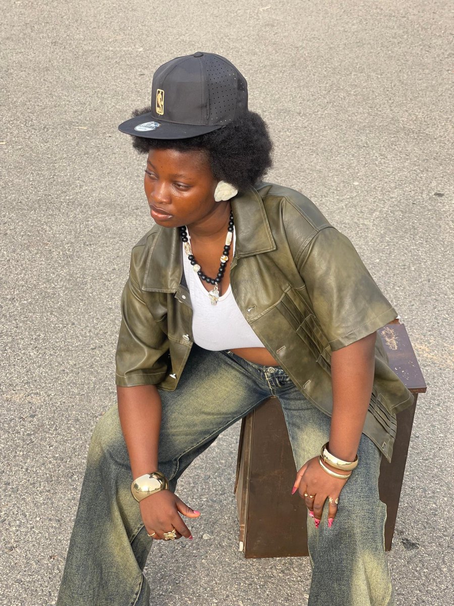 adeoti04's tweet photo. Street style https://t.co/ywNxRIrvwE