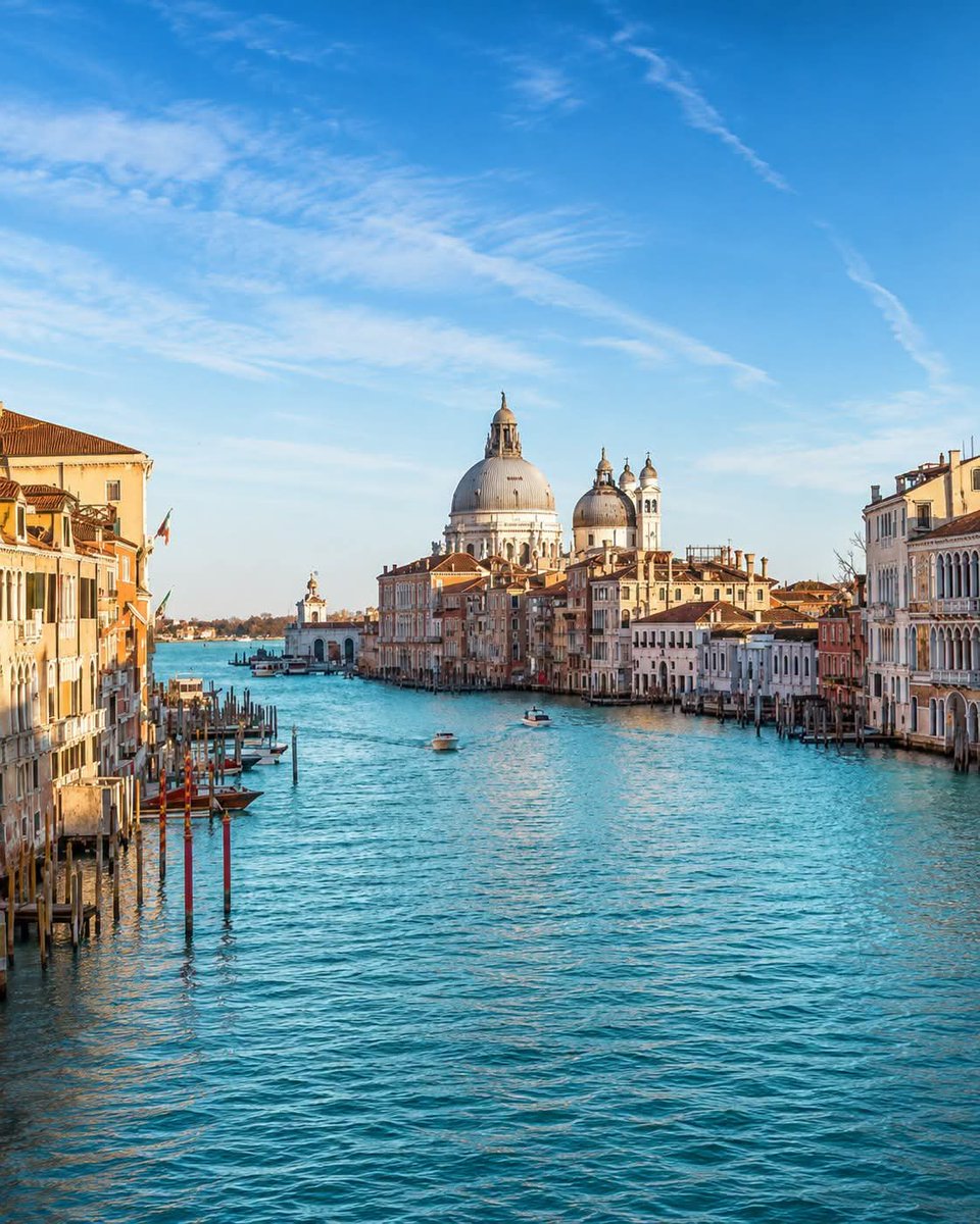 world_tourists_'s tweet photo. Grand Canal, Venice, Italy 🇮🇹 https://t.co/Q5X0sd0CEM