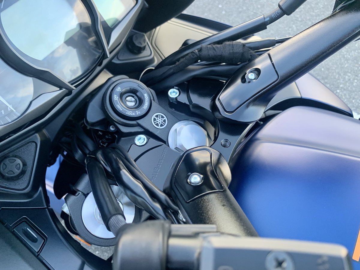_FJR1300A_'s tweet photo. ハンドル位置オフセット完了✅
全く違う乗り味になり、慣れるまでしばらく鍛錬したいと思います。
#FJR #FJR1300 #FJR1300A https://t.co/GaNKR3pILX