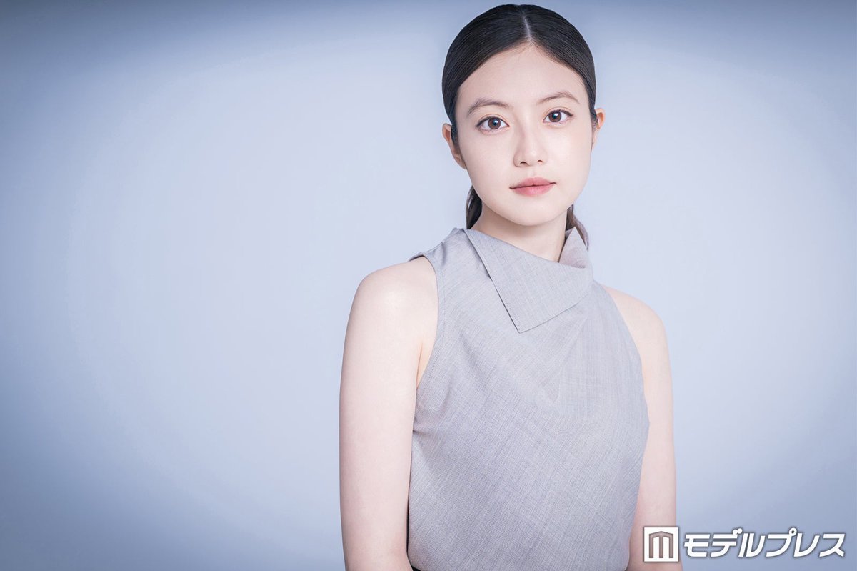 modelpress's tweet photo. 今田美桜、初共演・SixTONES松村北斗の印象は？
好きな東野圭吾さん作品は「ガリレオ」

🦢🦇「白鳥とコウモリ」本日公開
https://t.co/rR8ev00aQU

💬松村さんは、裏ではもっとクールでお話しされないタイプかと思っていたのですが、全然違って、テレビで拝見していたイメージのままでした。すごくおしゃべり上手で知識も豊富ですし、よく笑われる方なんだなと思いました