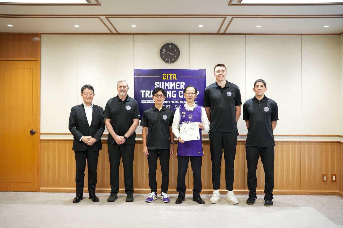 TokyoSunrockers's tweet photo. 本日、大分県庁と大分市役所へ表敬訪問に伺いました✨✨

今回大分県に合宿の誘致をいただき、
「Oita Summer Training Camp supported by Capsule Hostel Beppu Tower」の実施ができました🔥

公開練習や練習試合、クリニックを通じて、
バスケットボールの魅力をより多くの皆さまに知っていただけたら嬉しいです！

貴重な機会をありがとうございます！🙇

今回、大分の地でチームとしてもさらに成長していきます💪

#東京サンロッカーズ #Bリーグ