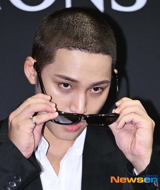 ketuabemm's tweet photo. jambul seupritnya kim mingyu pun tetap harus di styling https://t.co/rz9uLnstFM