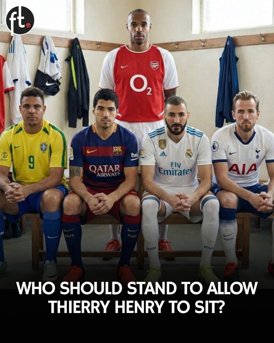 Footballtweet's tweet photo. 🤔 Who should stand? https://t.co/eyxawvqqAH