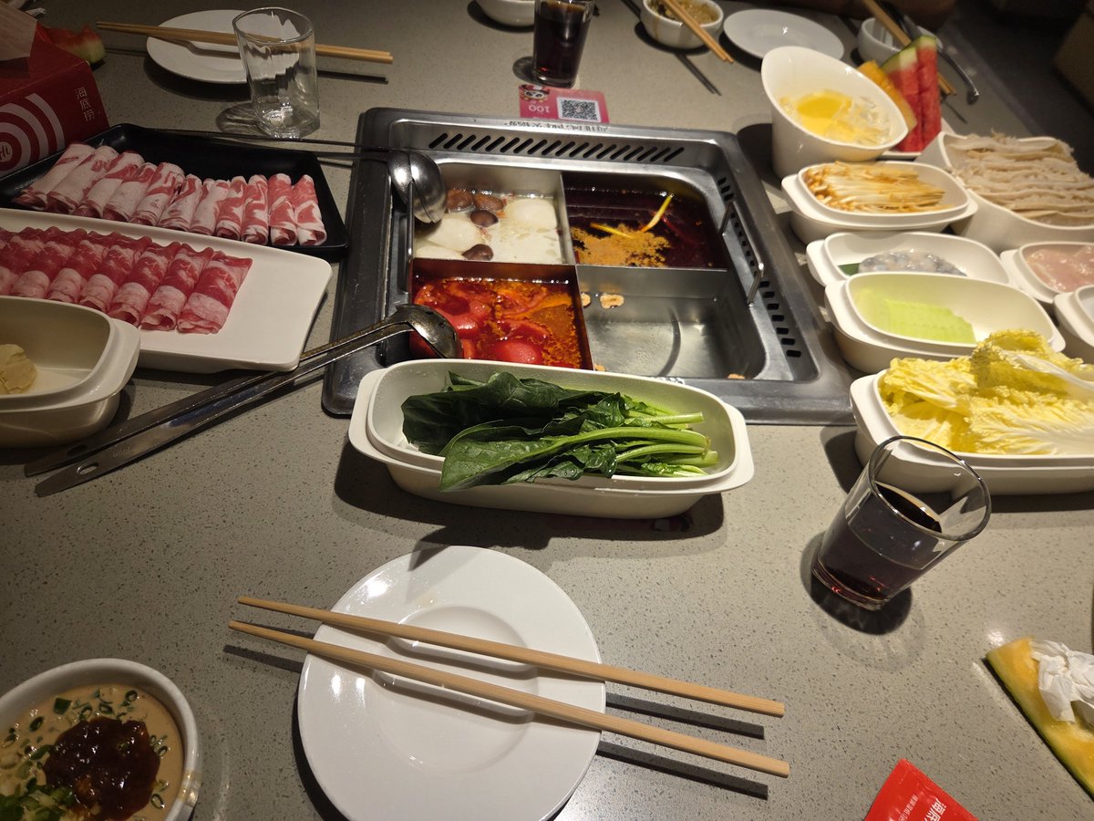 Ldidjhd's tweet photo. 猫猫开饭喽 https://t.co/mwhr6QB3Tc