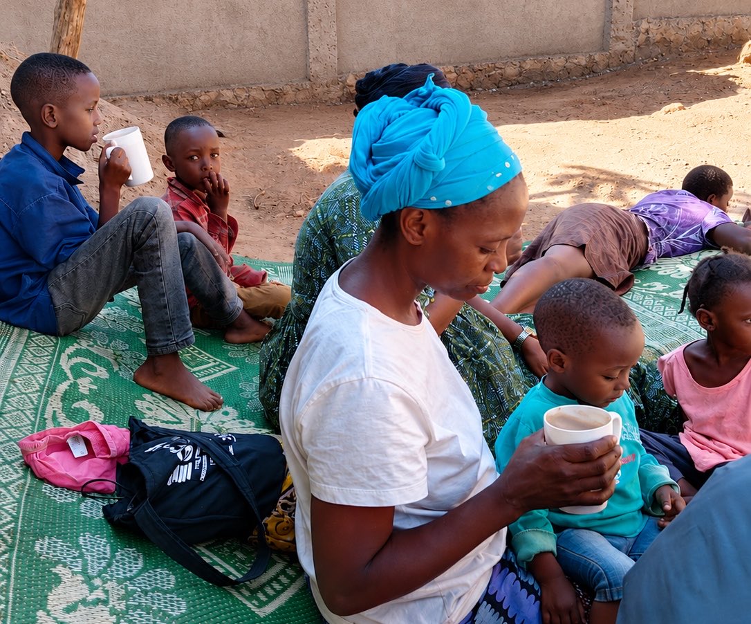 NyakabandaSec's tweet photo. Uyu munsi, mu Murenge wa Nyakabanda hatangijwe gahunda y’Igikoni cy’umudugudu, izamara iminsi 12, igamije gufasha abana bafite ikibazo cy’imirire mibi no gukumira imirire mibi mu miryango. https://t.co/k0g8V2cbpL