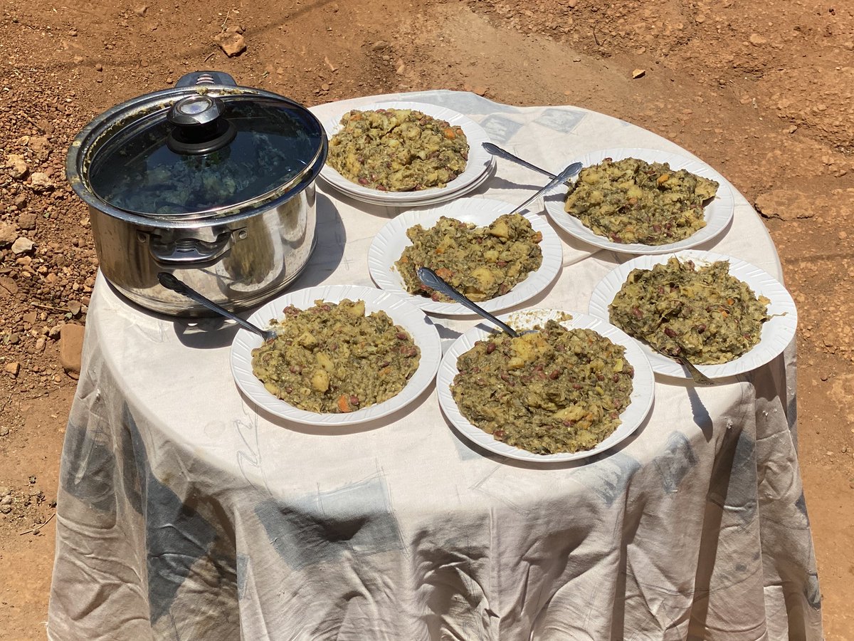 NyakabandaSec's tweet photo. Uyu munsi, mu Murenge wa Nyakabanda hatangijwe gahunda y’Igikoni cy’umudugudu, izamara iminsi 12, igamije gufasha abana bafite ikibazo cy’imirire mibi no gukumira imirire mibi mu miryango. https://t.co/k0g8V2cbpL