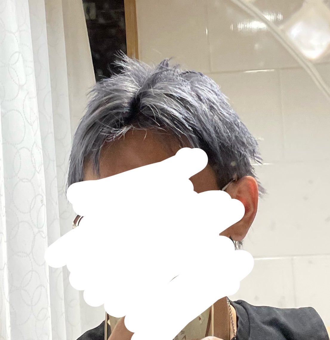 ryousen__'s tweet photo. 昨日カラーしてきた光の具合で青みと紫みが結構強く出る　ちょっとメタリックすぎたかな
昨日のブリーチ痛すぎた色入れる前GONと同じくらいの金髪なった https://t.co/6YvwpMBguy