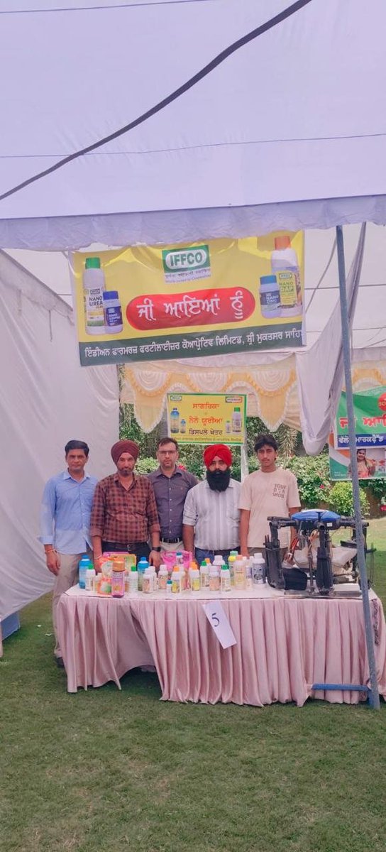 Iffco_Punjab's tweet photo. ਖੇਤੀਬਾੜੀ ਵਿਭਾਗ ਵੱਲੋਂ ਪੰਜਾਬ ਪੈਲੇਸ, ਮਲੋਟ (ਜ਼ਿਲ੍ਹਾ ਸ੍ਰੀ ਮੁਕਤਸਰ ਸਾਹਿਬ) ਵਿਖੇ ਰਾਜ ਪੱਧਰੀ ਕਿਸਾਨ ਮੇਲੇ ਦਾ ਆਯੋਜਨ ਕੀਤਾ ਗਿਆ। ਪ੍ਰੋਗਰਾਮ ਦੇ ਮੁੱਖ ਮਹਿਮਾਨ ਮਾਣਯੋਗ ਖੇਤੀਬਾੜੀ ਮੰਤਰੀ ਸ. ਗੁਰਮੀਤ ਸਿੰਘ ਖੁੱਡੀਆਂ ਜੀ ਸਨ। @IFFCO_Coop https://t.co/WrzwKgPoFA