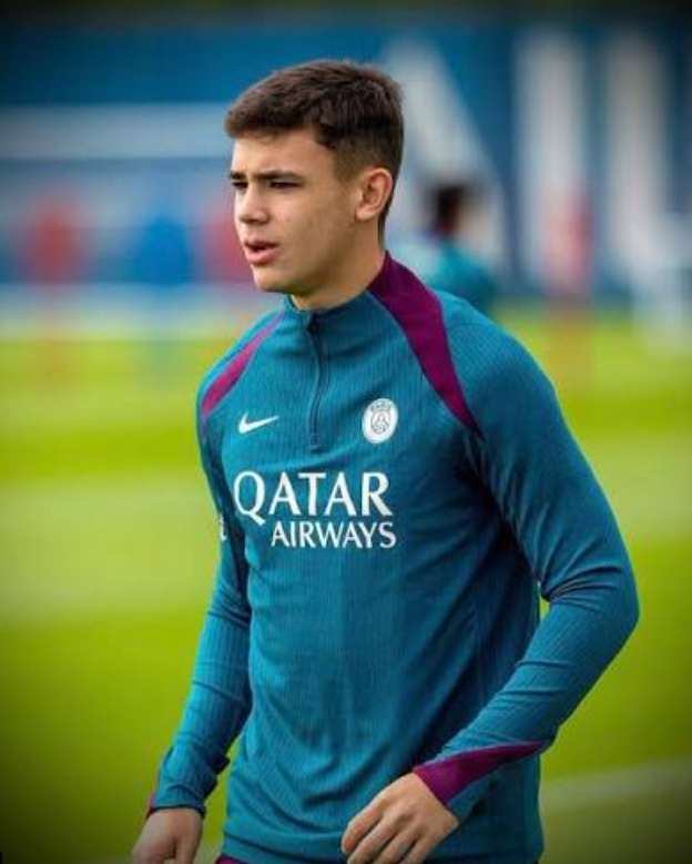 aoly21's tweet photo. افضل لاعبين مواليد محور ارتكاز دفاعي:
غابرييل موسكاردو
-الطول 185 
-الافتكاك عالي
لكن يبطي عليه بيدرو https://t.co/K5nwOXV1B7