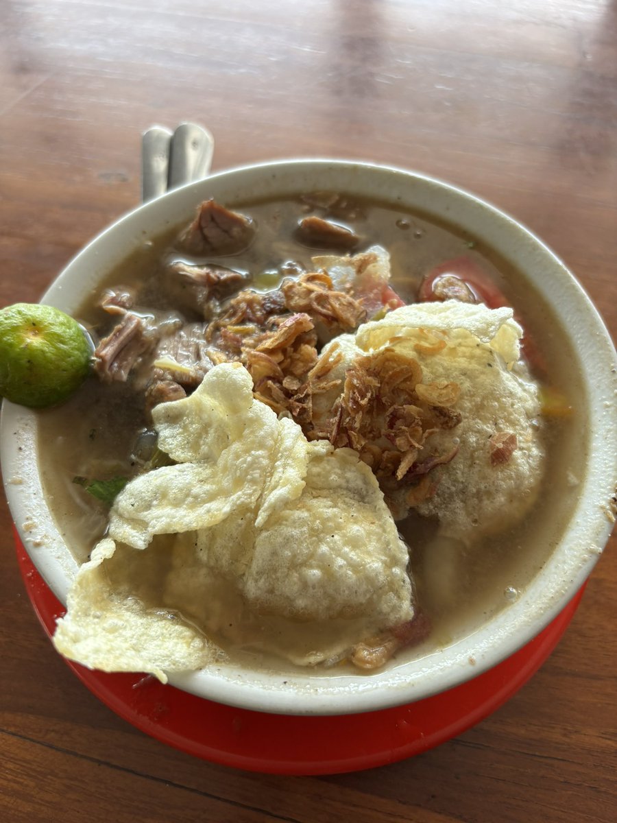 hellumoy's tweet photo. soto mie Bogor tapi makannya di Jogja https://t.co/deI7MnPuNZ