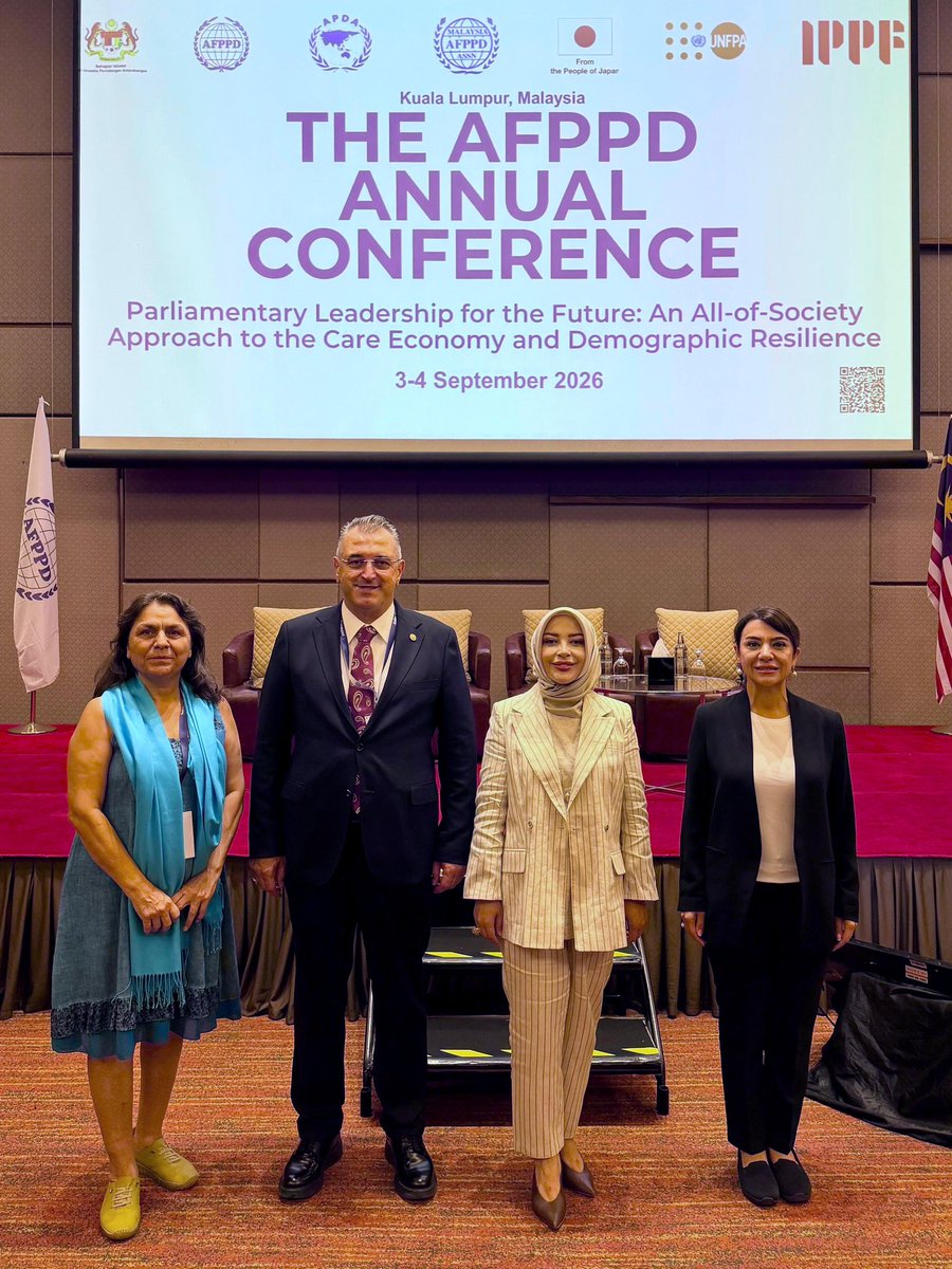 cigdemerdogantr's tweet photo. Asya Parlamenterler Nüfus ve Kalkınma Forumu Yıllık Konferansı, Asya coğrafyasında sürdürülebilir bir gelecek inşa etme kararlılığımızın ve ortak vizyonumuzun en somut göstergelerinden biridir.

Nüfus dinamiklerinin, ekonomik büyümenin ve kalkınma süreçlerinin birbirini doğrudan etkilediği günümüz dünyasında, bölgesel iş birliklerini güçlendirmek artık bir tercih değil, kaçınılmaz bir gerekliliktir.

Sınırları aşan küresel ve bölgesel sınamalar karşısında parlamento düzeyinde kurulan bu güçlü diyalog zemini, ortak sorunlara ortak akılla çözümler üretmemize olanak tanımaktadır.

Bu forum kapsamında geliştirilecek stratejik iş birlikleri; eğitimden sağlığa, fırsat eşitliğinden sürdürülebilir ekonomik modellere kadar pek çok alanda tecrübe paylaşımını ve eş güdümlü politikaların hayata geçirilmesini ivmelendirecektir.

Amacımız; Asya halklarının potansiyelini en üst düzeyde harekete geçirerek, kapsayıcı politikalarla toplumsal refahı artırmak ve gelecek nesillere daha adil, dirençli ve müreffeh bir yaşam mirası bırakmaktır.

Bölgesel ortaklıklarımızdan aldığımız güçle, insan odaklı kalkınma hedeflerimize ulaşma yolunda kararlılıkla ilerlemeye devam edeceğiz.