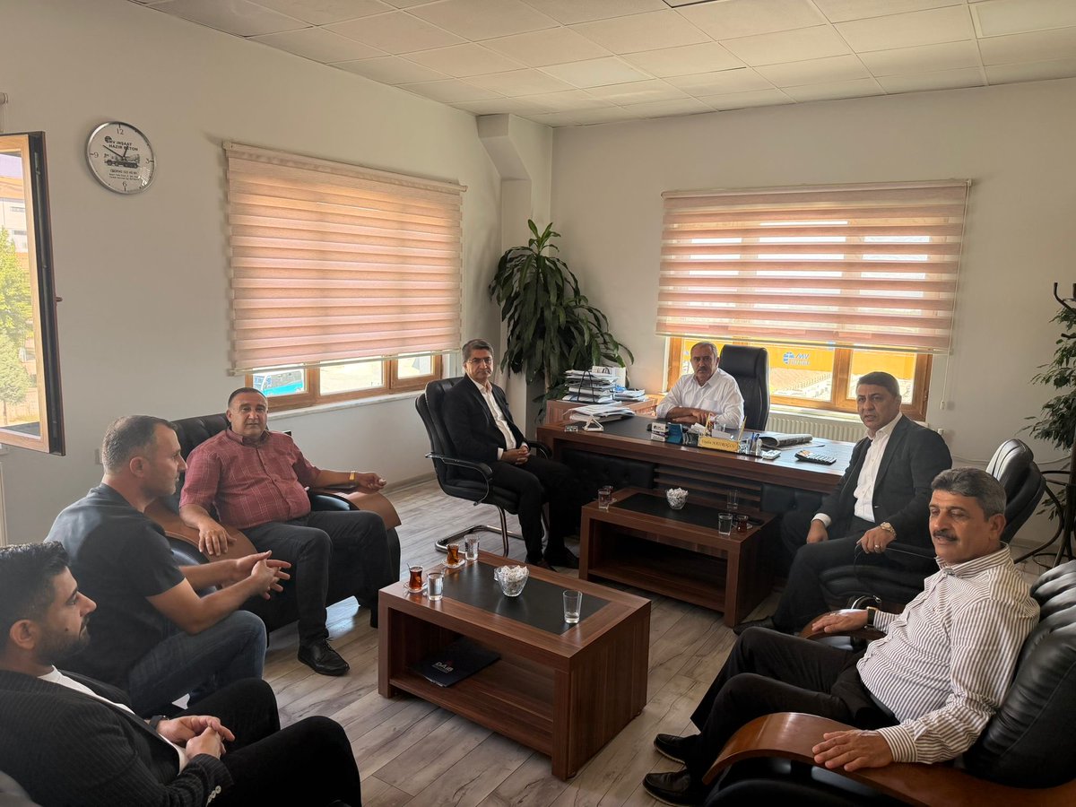 altun535's tweet photo. Gn. başk yrd. Sn. vekilimiz, il başkanımız ve yönetimimizle birlikte batman organize sanayi sitesinde yönetim kurulunu ziyaret ettik. Yönetim kurulu bşk sn. vecdin nasıroğlu bey ve ekibine nazik misafirperverlikleri için tşkr. ediyoruz… https://t.co/DCPng3celz