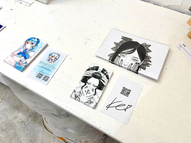 kei85jp's tweet photo. 本日よりはじまっております『花ことば3展』にてポストカードや名刺なども置かせていただいておりますので是非お気軽にお立寄りくださいませ🌹会期終了までどうぞよろしくお願い致します✨😌✨ https://t.co/D2zPD55LdN