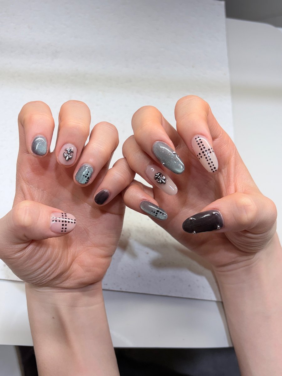 orrery_nim's tweet photo. Heejin Cosmo Room post
Sharing off my new concert nails that got found out today💅 https://t.co/FhQ5CyxnSc