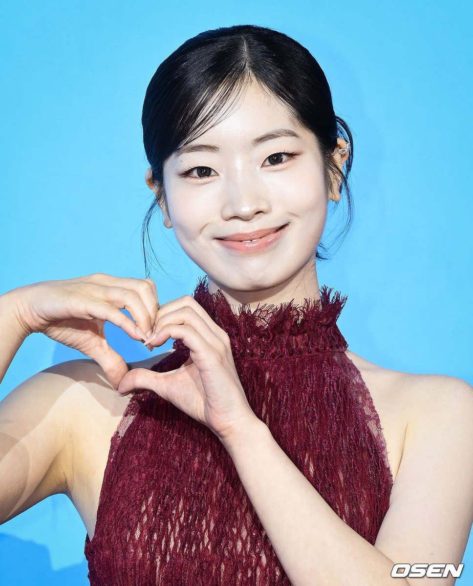 godmitzu's tweet photo. DAHYUN stuns at the 22nd Jecheon International Music &amp; Film Festival Red Carpet. https://t.co/uWMrXZURUl