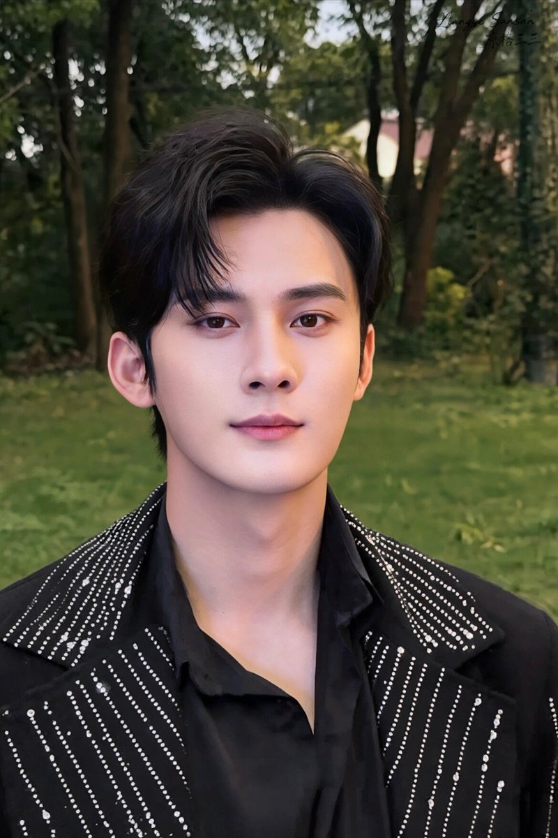 wavesforOC's tweet photo. Getting cast as an Alpha was apparently his excuse to serve the most dangerously handsome Alpha visuals known to mankind 🐺
#JiangHeng #江衡 #OceanJiang https://t.co/lP18AZSbJW