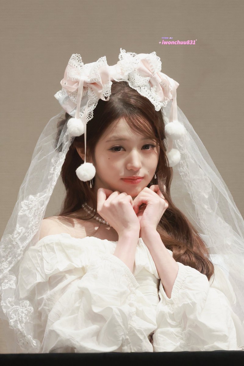 iwonchuu831's tweet photo. 260903 HONG KONG FANSIGN
VIDEO

😗💖

#아이브 #IVE #장원영 #JANGWONYOUNG #원영 #WONYOUNG #ウォニョン https://t.co/vumR9evkpF
