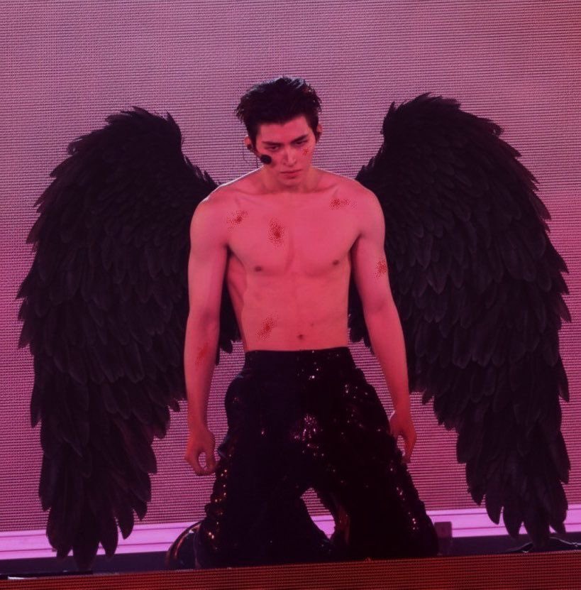 _phuwink's tweet photo. i understand the hype for vampire pond but can we consider pond as lucifer for a second??

THE POTENTIAL IS INSANE https://t.co/F2myStRpha