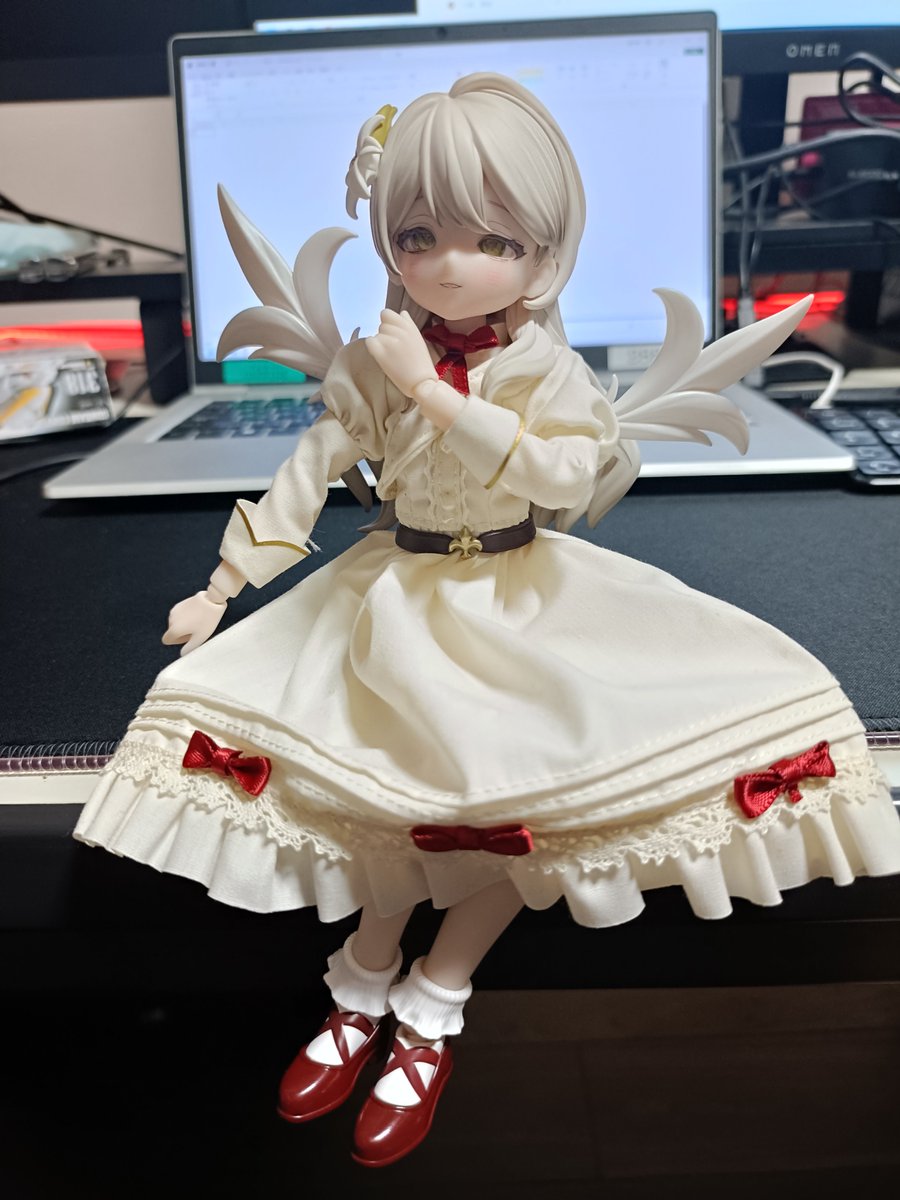 ryuichizeki's tweet photo. ワンフェスの販促物で一目惚れした娘を特定して、入手しました。お名前は
#夢の誓い #シャンソンキャンディ
さんでよろしいのかな。清楚な姿に挑発的な表情がよきですね。 https://t.co/uXwSI7cQ2X